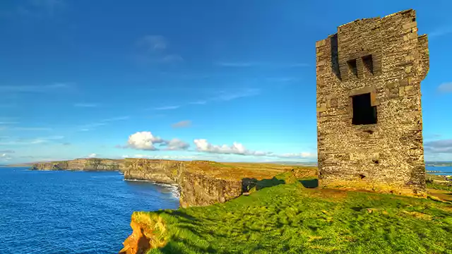 Cliffs of Moher, de Moher Tower