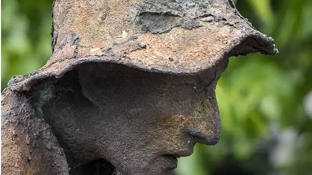 Famine Memorial Dublin Close Up Man